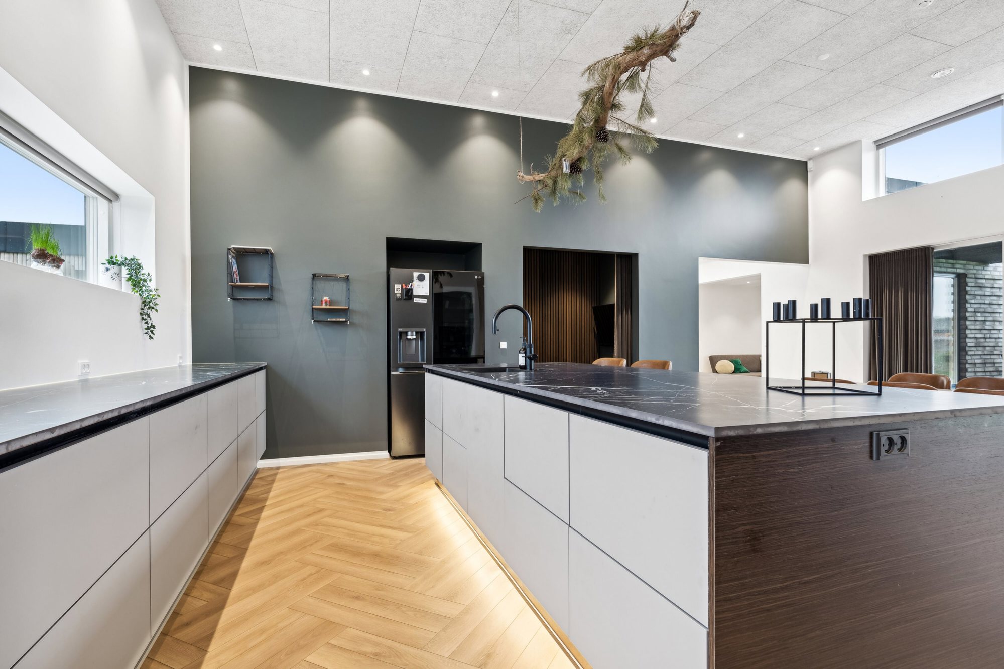 6961a1d877b4648292b8a25160aa711e